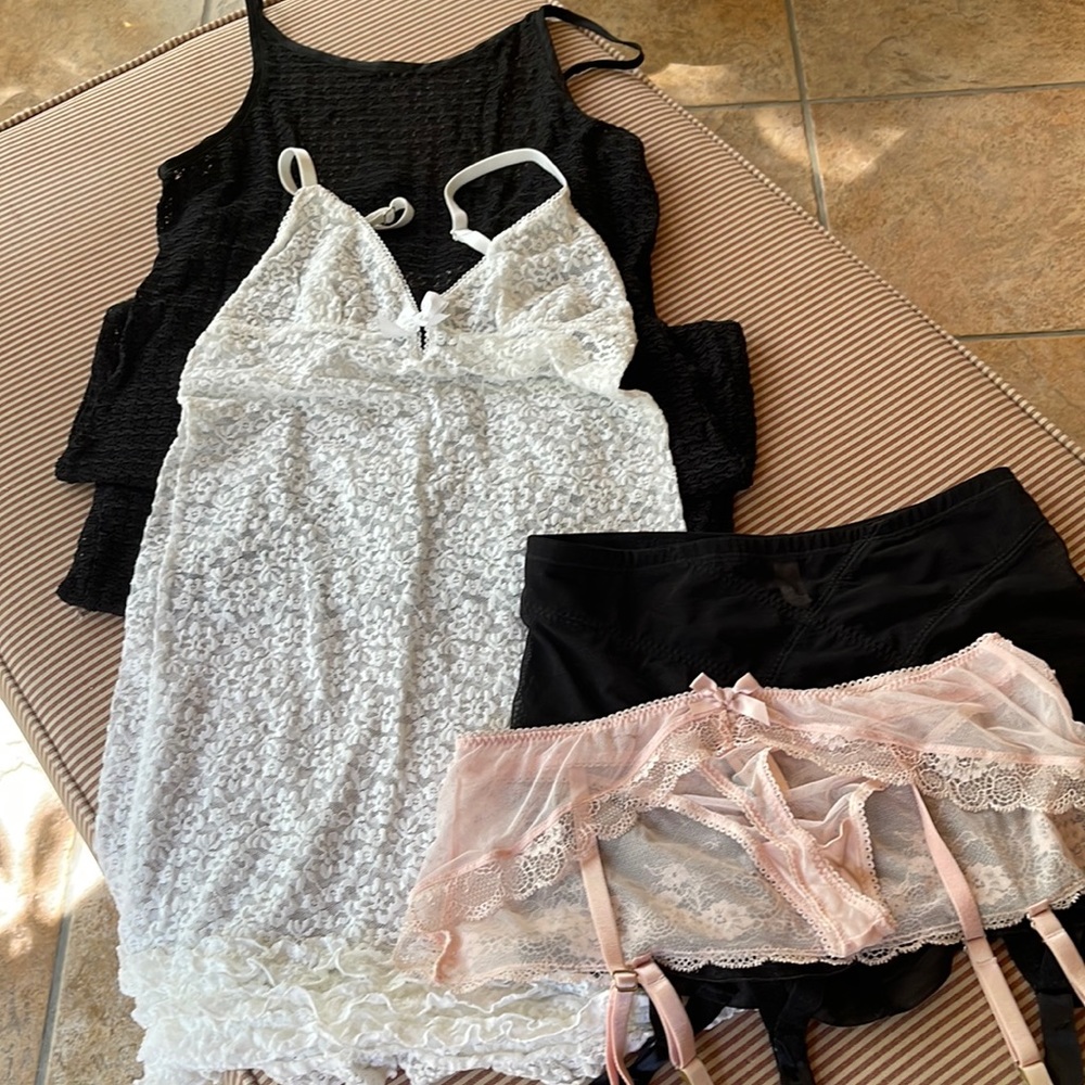 NWOT Victoria’s Secret long black, short white gowns, 2 garter belt slips Size S